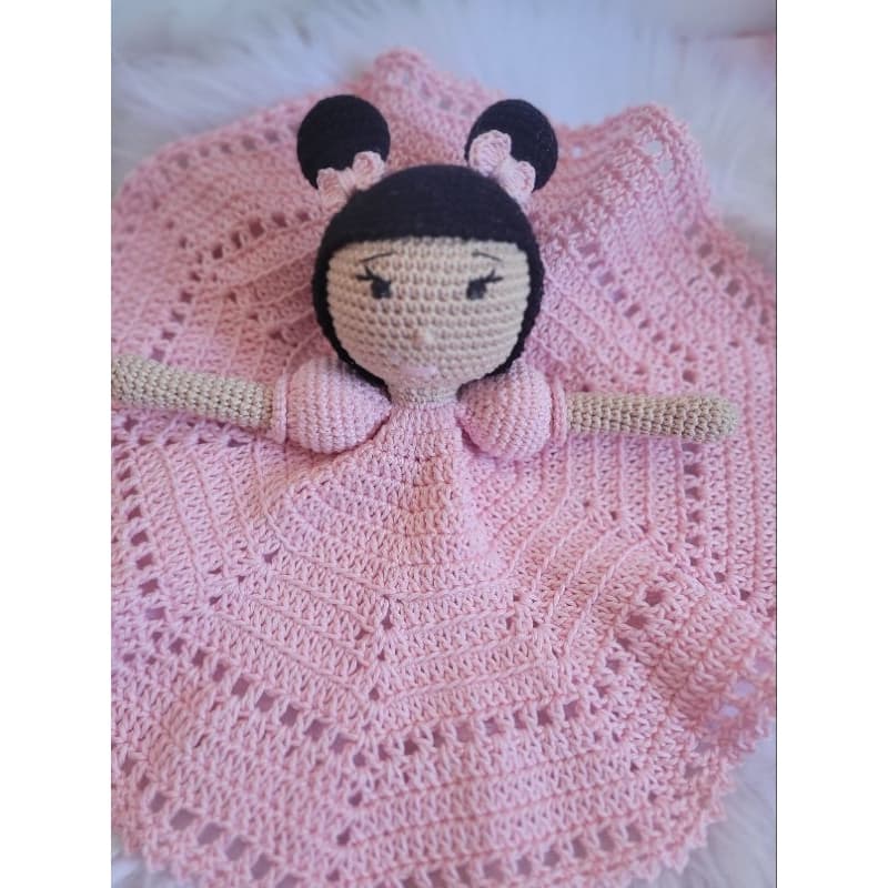 Naninha menina em crochê