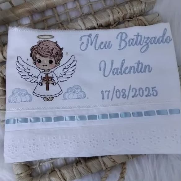 Toalhinha para batizado bordada personalizada. Toalha de mão para batizado.