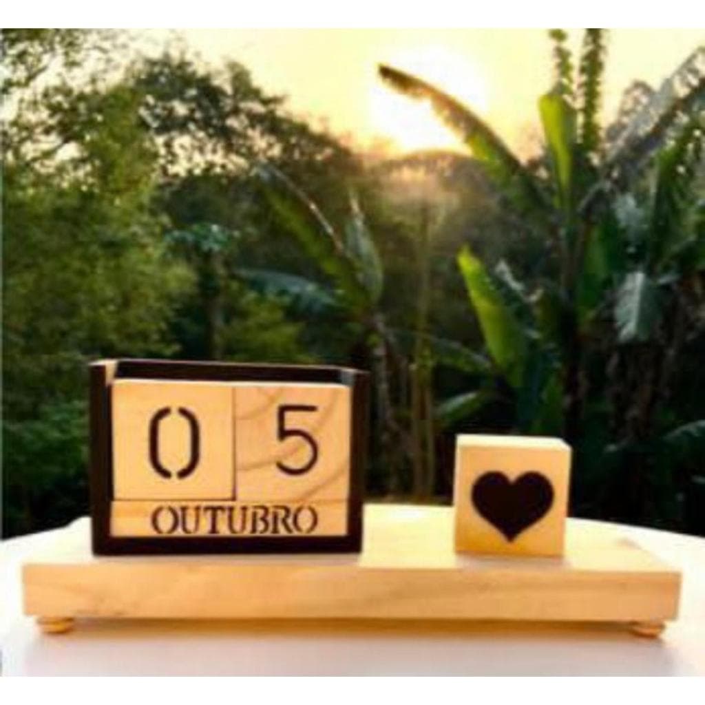 Calendário de Mesa Madeira Rustico Mensal em Inglês Decoração Home Office Modelo Rustico Chique Presente Criativo