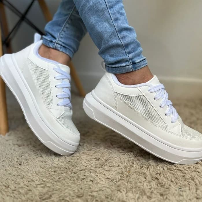 Tênis Feminino Flatform Estampa Vaquinha com Detalhe Prateado