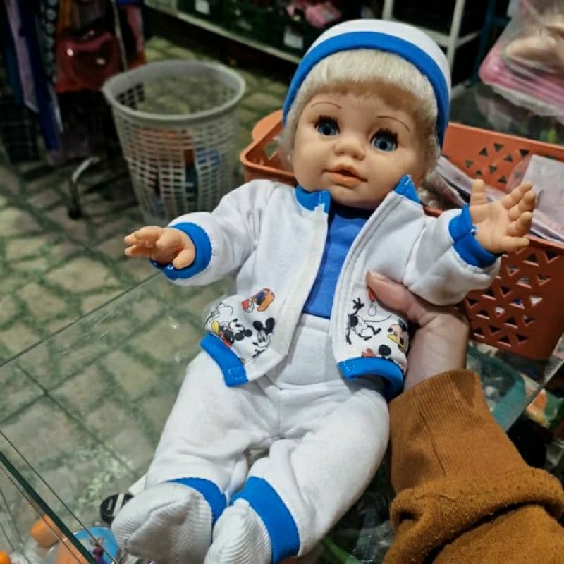 Boneco Bebê antigo, que fecha os olhos