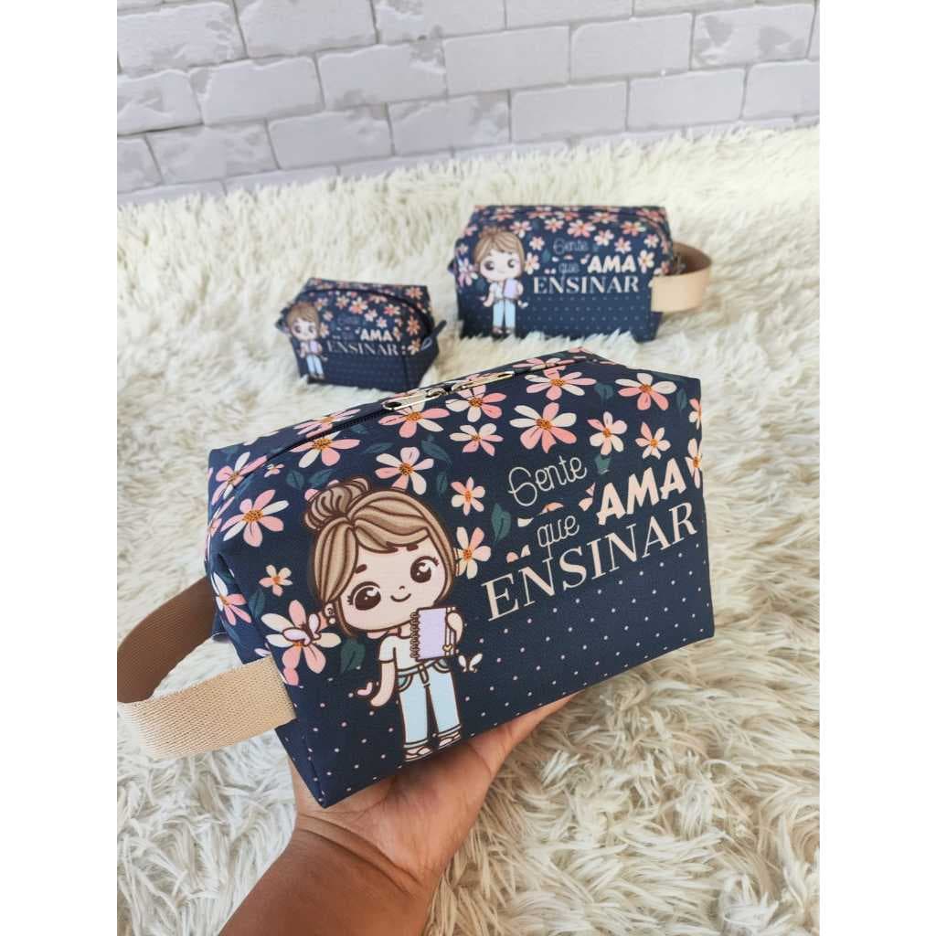"Necessaire Personalizada Dia dos Professores – Presente Criativo com Estampa Exclusiva"