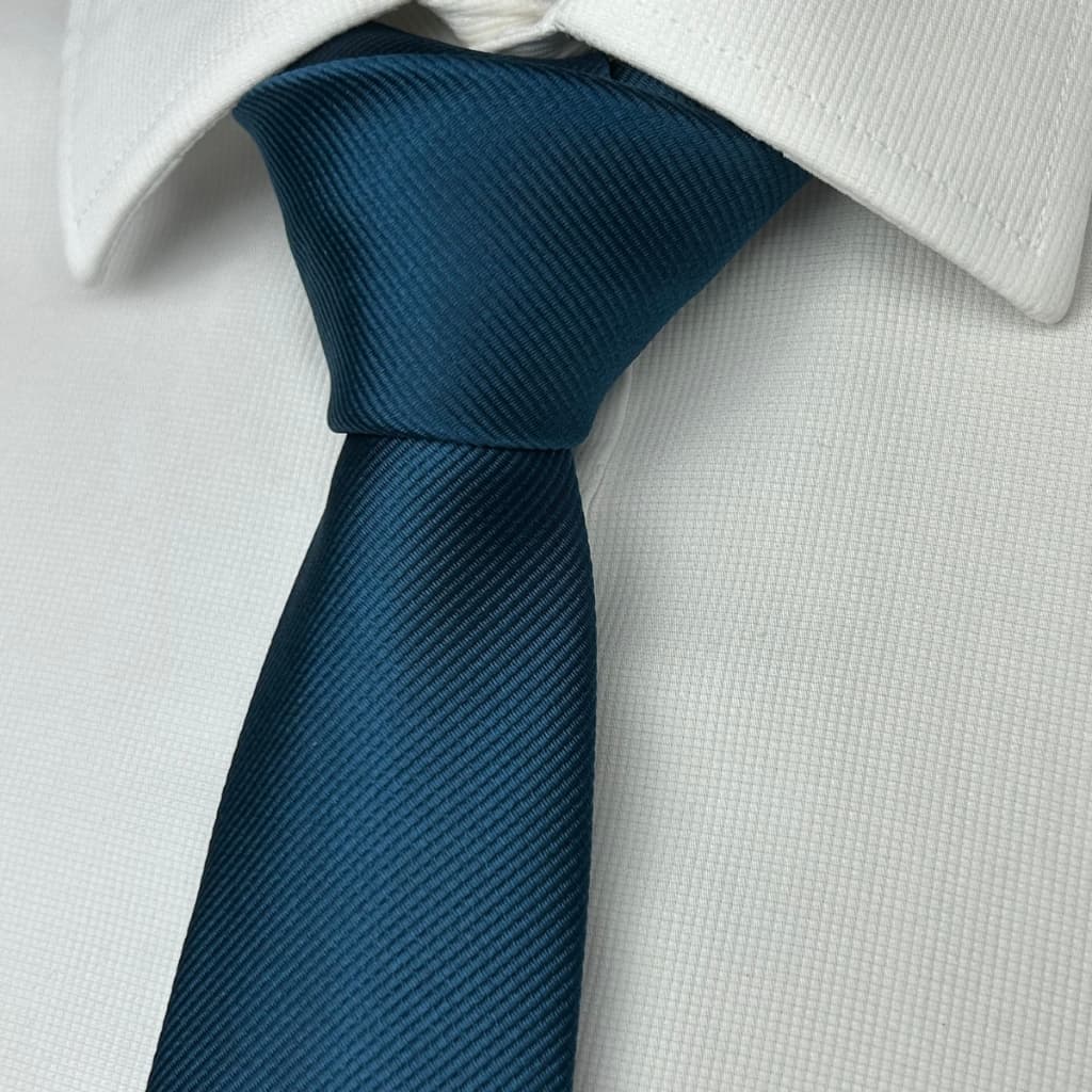 Gravata Azul Petroleo Slim e Semi Riscadinha e Quadriculada Masculina Para Padrinhos de Casamento