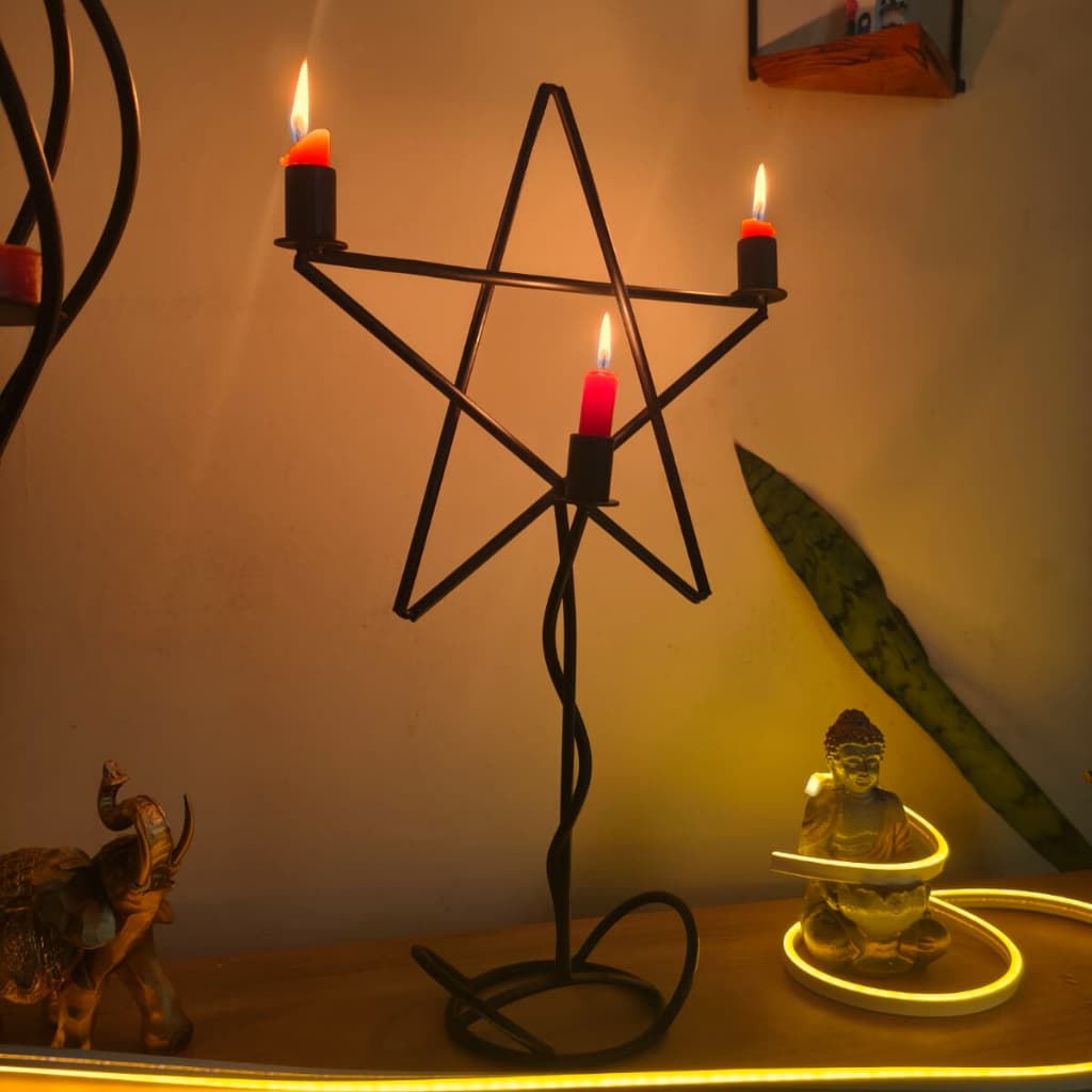 Candelabro Pentagrama Gótico em Ferro Artesanal | Decoração Mística e Premium WitzSmith