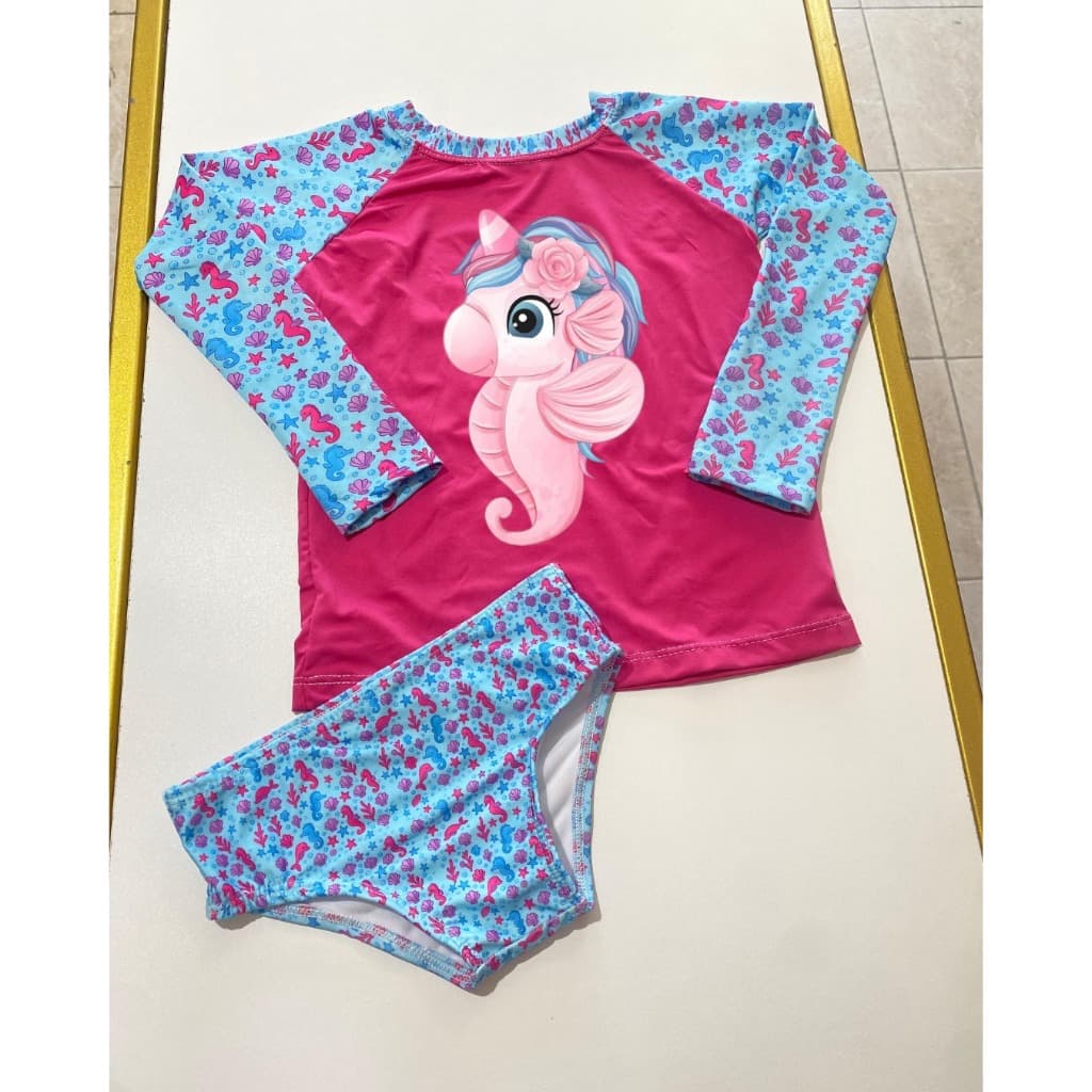 Conjunto Infantil Praia | Blusa UV50+ Proteção Solar + Biquíni Calcinha Personalizado DTF Alta Qualidade