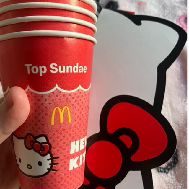 Hello Kitty Mc Donalds Tiara/Coroa e copos