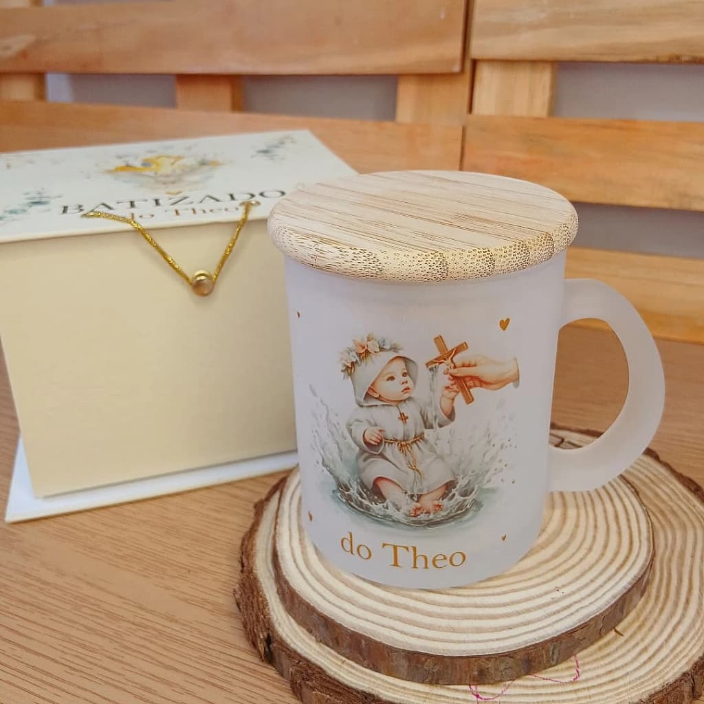 Kit Convite Madrinha Padrinho Batismo – Caixa Personalizada com Caneca de Vidro Fosca e Tampa de Bambu espirito santo