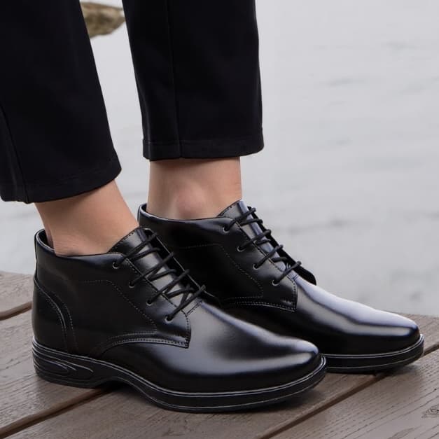 Bota Social Masculina Cano Médio Ajuste em Cadarço Detalhe na Sola Anti Derrapante Promoção