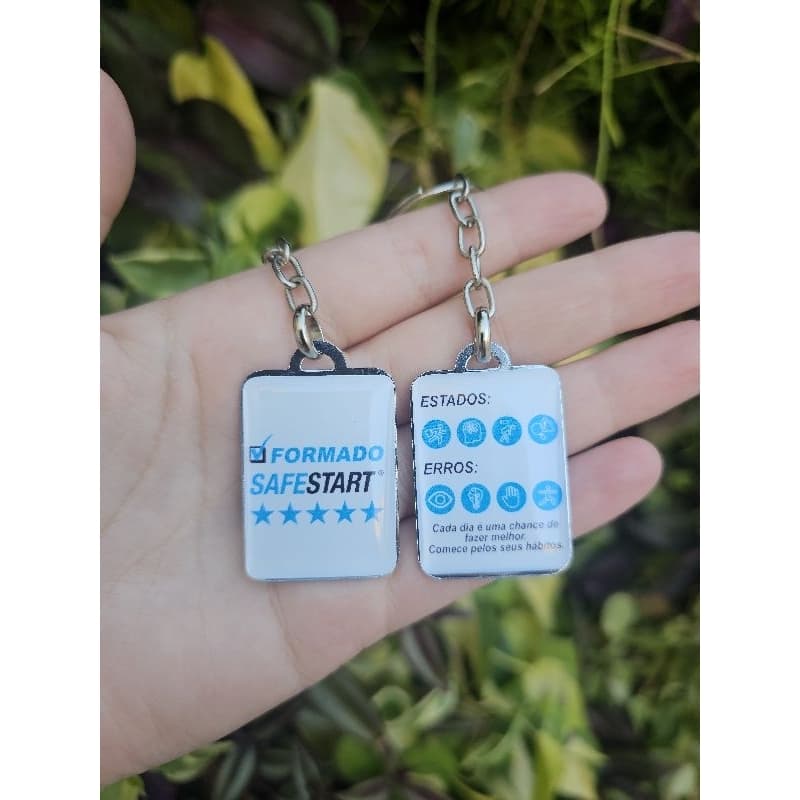 Kit 20 chaveiros chapinha de metal personalizada em resina