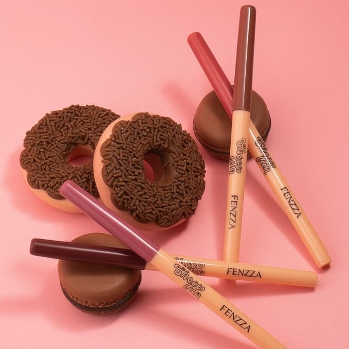Lápis de Contorno Labial Retrátil Fenzza Choco Fun Alta Pigmentação Cor de Chocolate