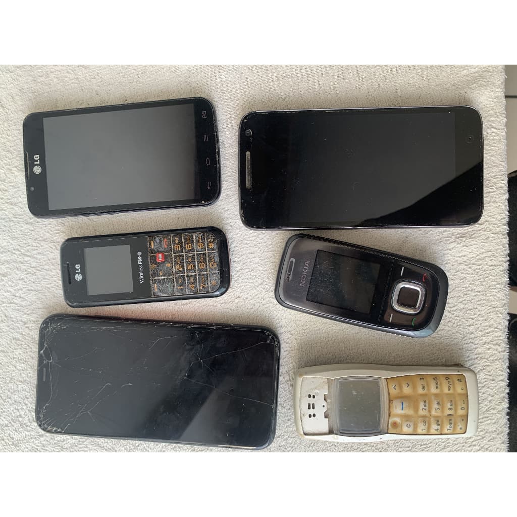 Kit 6 Celulares/smartphone com avarias para retirada de pecas ou conserto