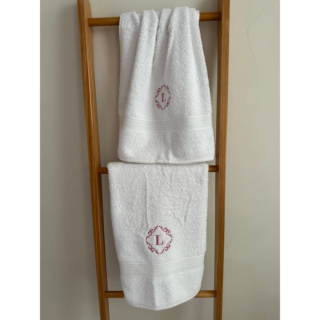 Kit Toalha de Rosto + 2 Toalhas de Banho em Algodão com Bordado Personalizado Presente Banheiro