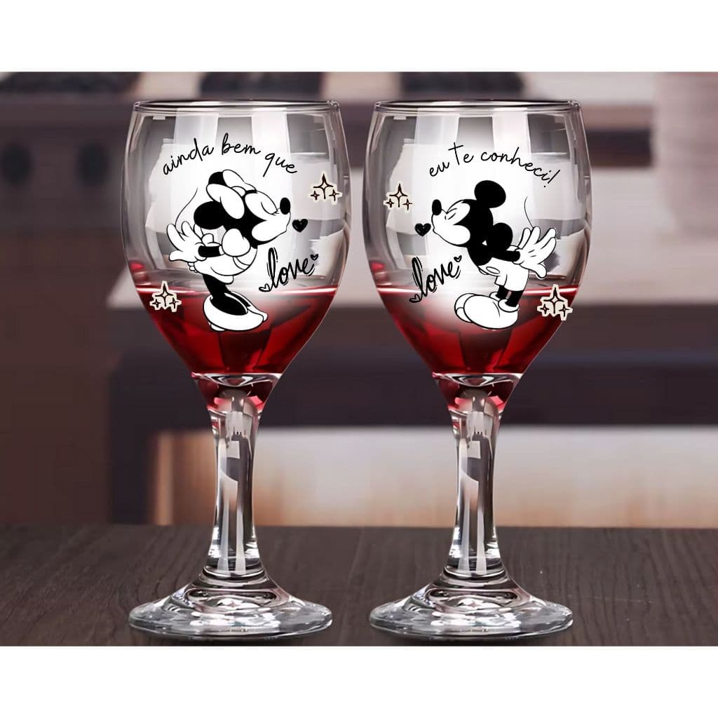 2 Taças Love De Vinho Personalizado Mickey e Minnie Metadinha Vidro 340ml Estampa Alto Relevo