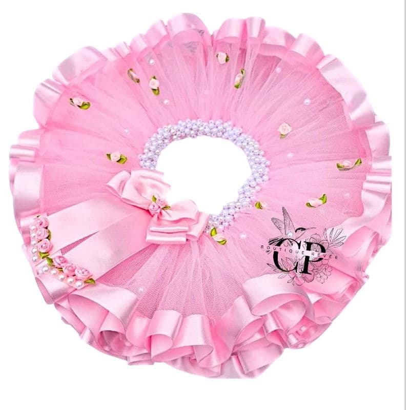 Saia Tutu Rosa com Pérolas, Laço, Borboletas e Flores – Saia Infantil Luxo 🎀✨