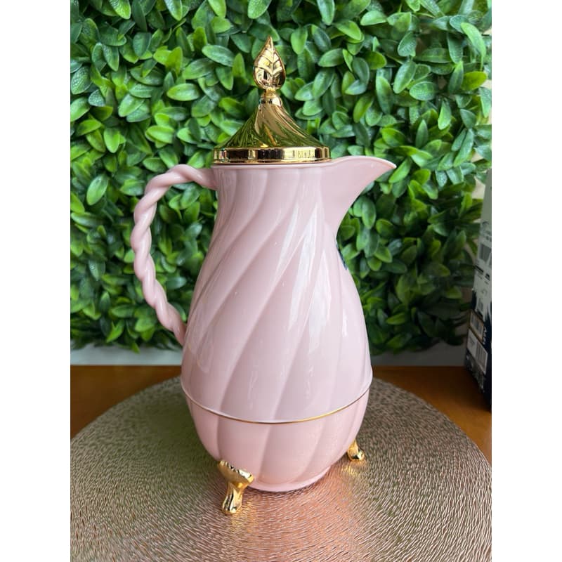 Garrafa térmica rosa com dourado café e chá