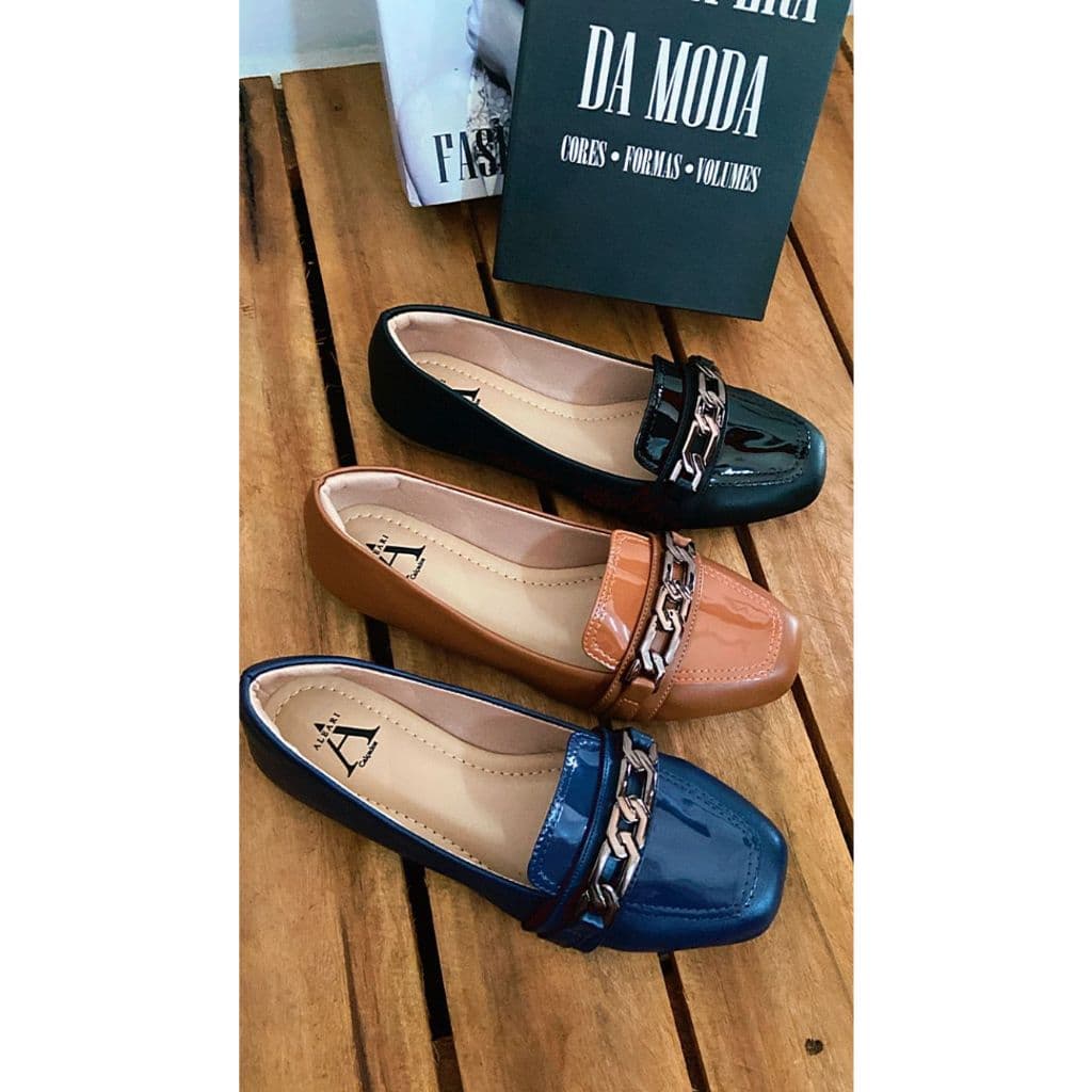 Sapatilhas Mocassins Bico Quadrado corrente com Detalhe em Verniz-Estilo e Sofisticação