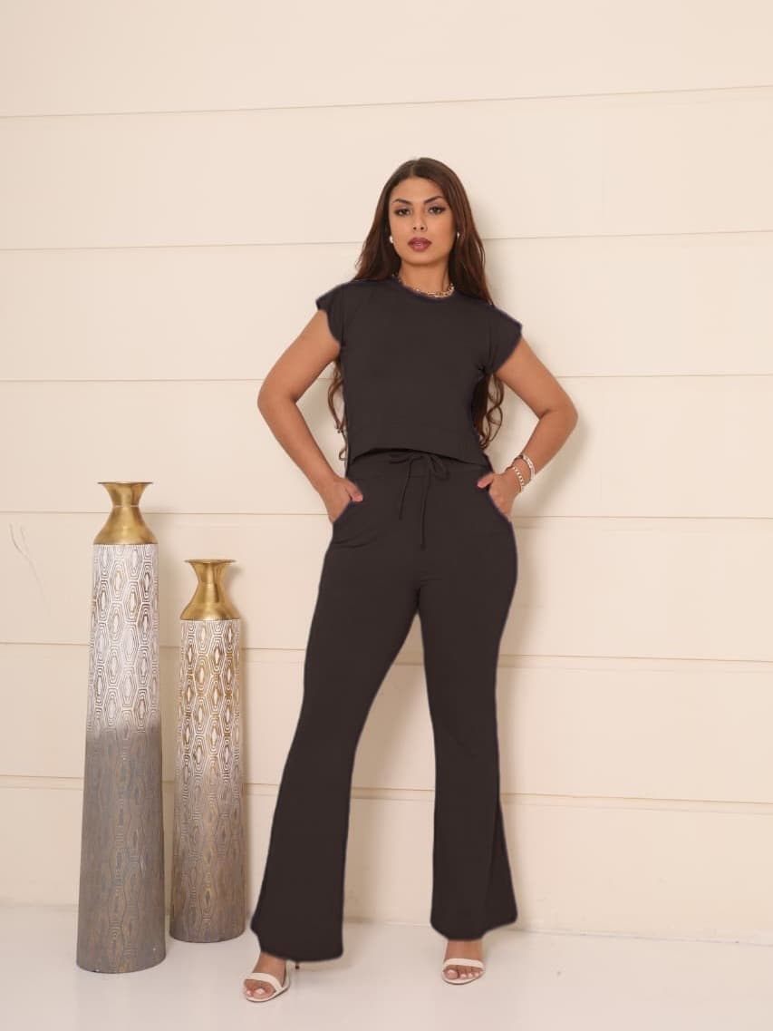 conjunto moletinho blusa cropped calça flare confortavel