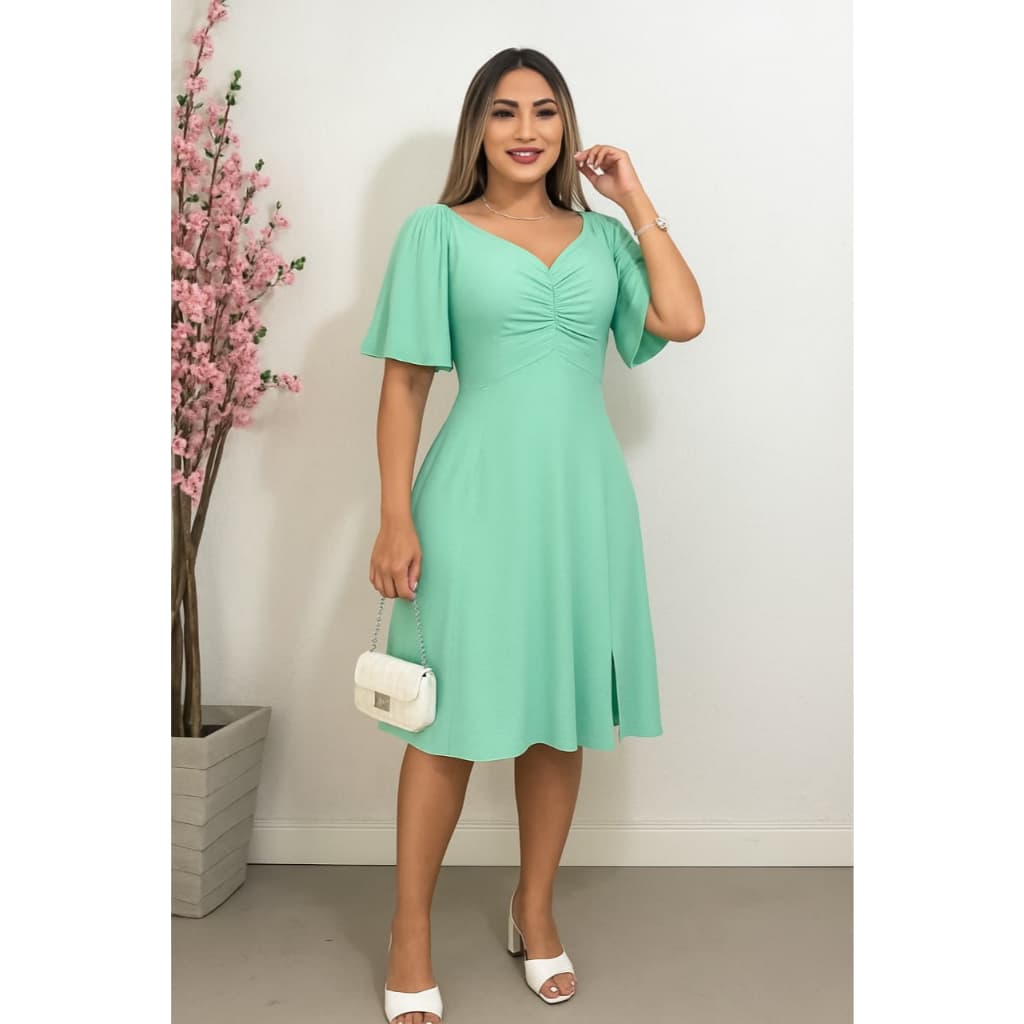 Vestido Curto Moda Evangélica com Manga Flare, Lastex nas Costas e Fenda Elegante