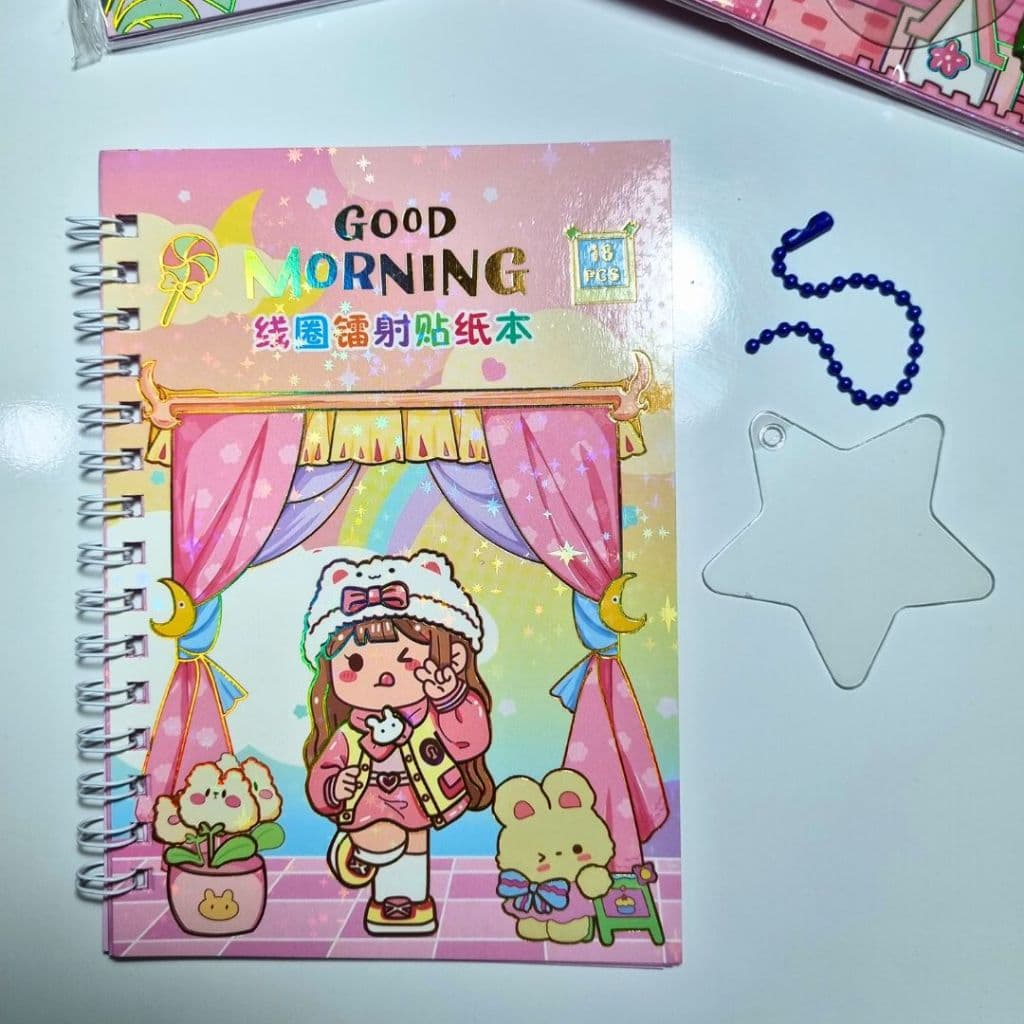 Caderninho de Adesivos Menina Fofa com Chaveiro - Papelaria Fofa