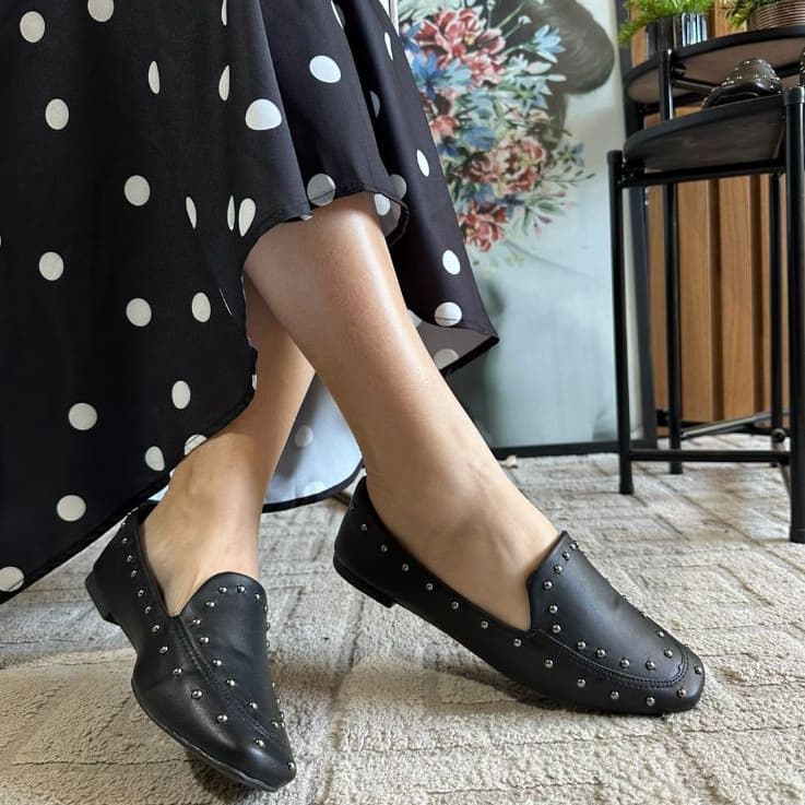 Sapato Feminino Mocassim Tachas Cravinho Bico redondo confortável tendencia Moda