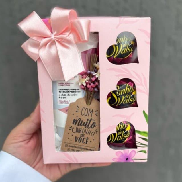 Presente feminino com hidratante corporal Natura e chocolates aniversário dia das mães delicado barato 1 ou mais unidade