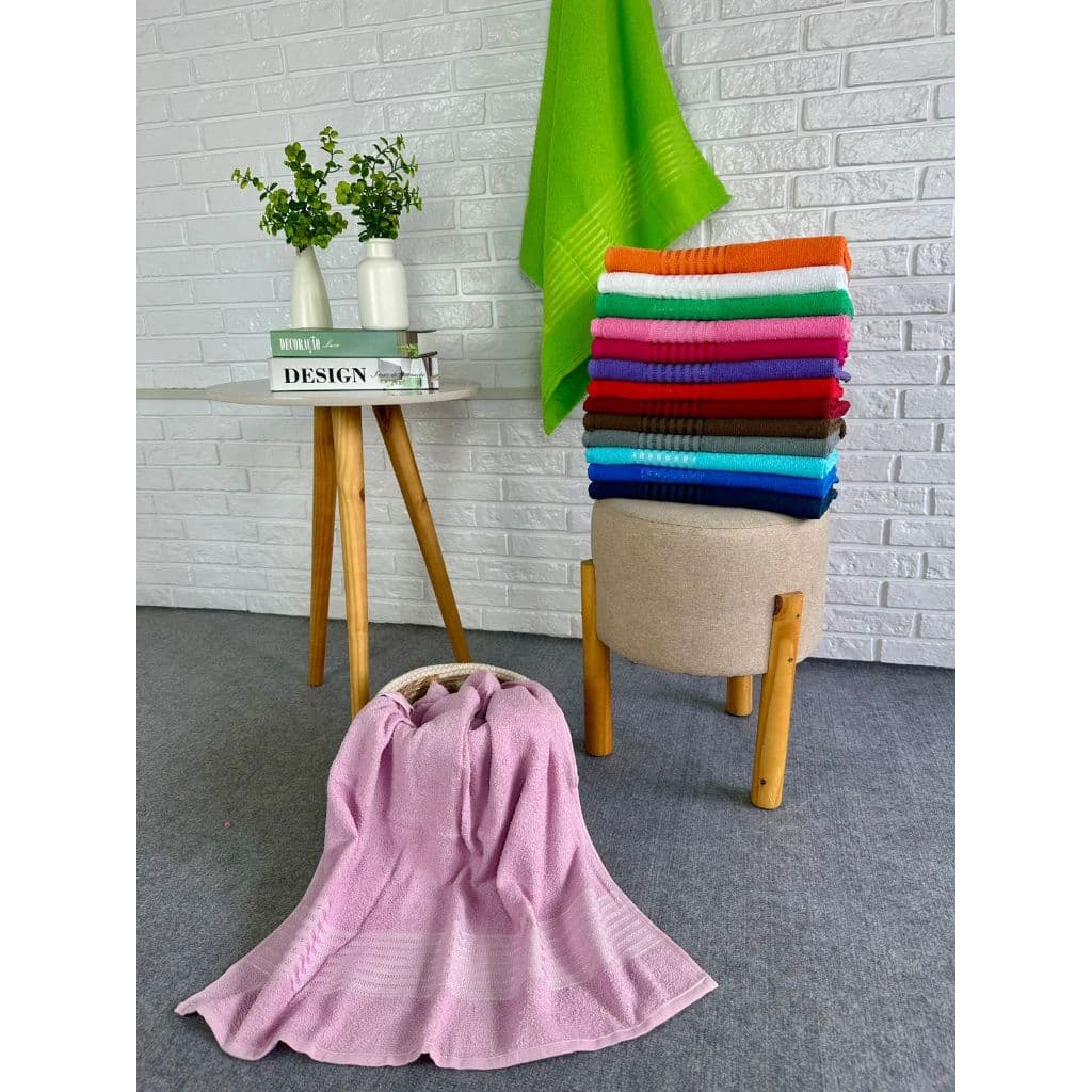 Toalha de Banho Cristal Engotex 67x130cm – Absorve, Fácil de Lavar, Várias Cores Vivas.