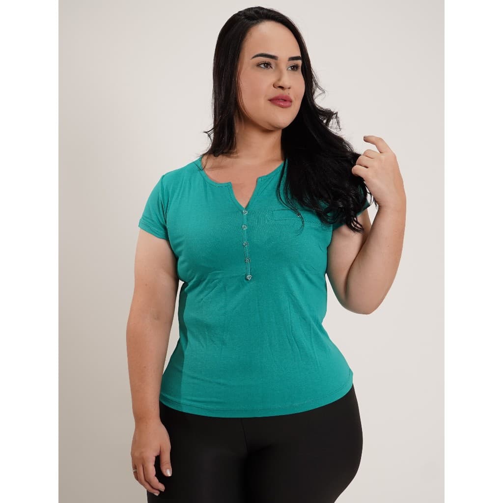 Blusa feminina, Plus-size, Com detalhe em botão, Versatilidade de uso, Malha macia e conforto !!