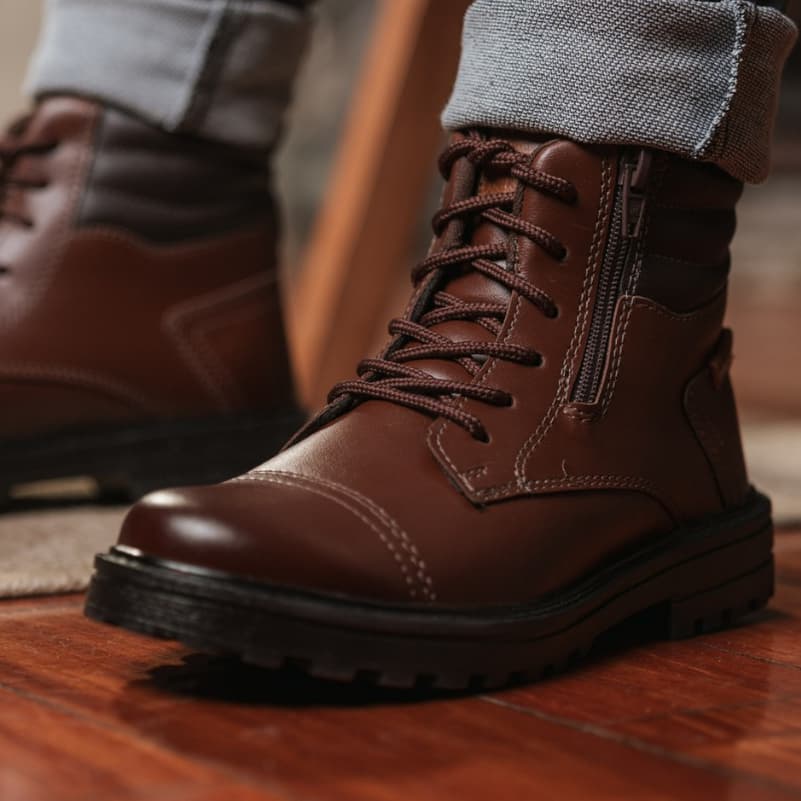 Bota Coturno Infantil Cano Médio Ajuste em Cadarço e Zíper