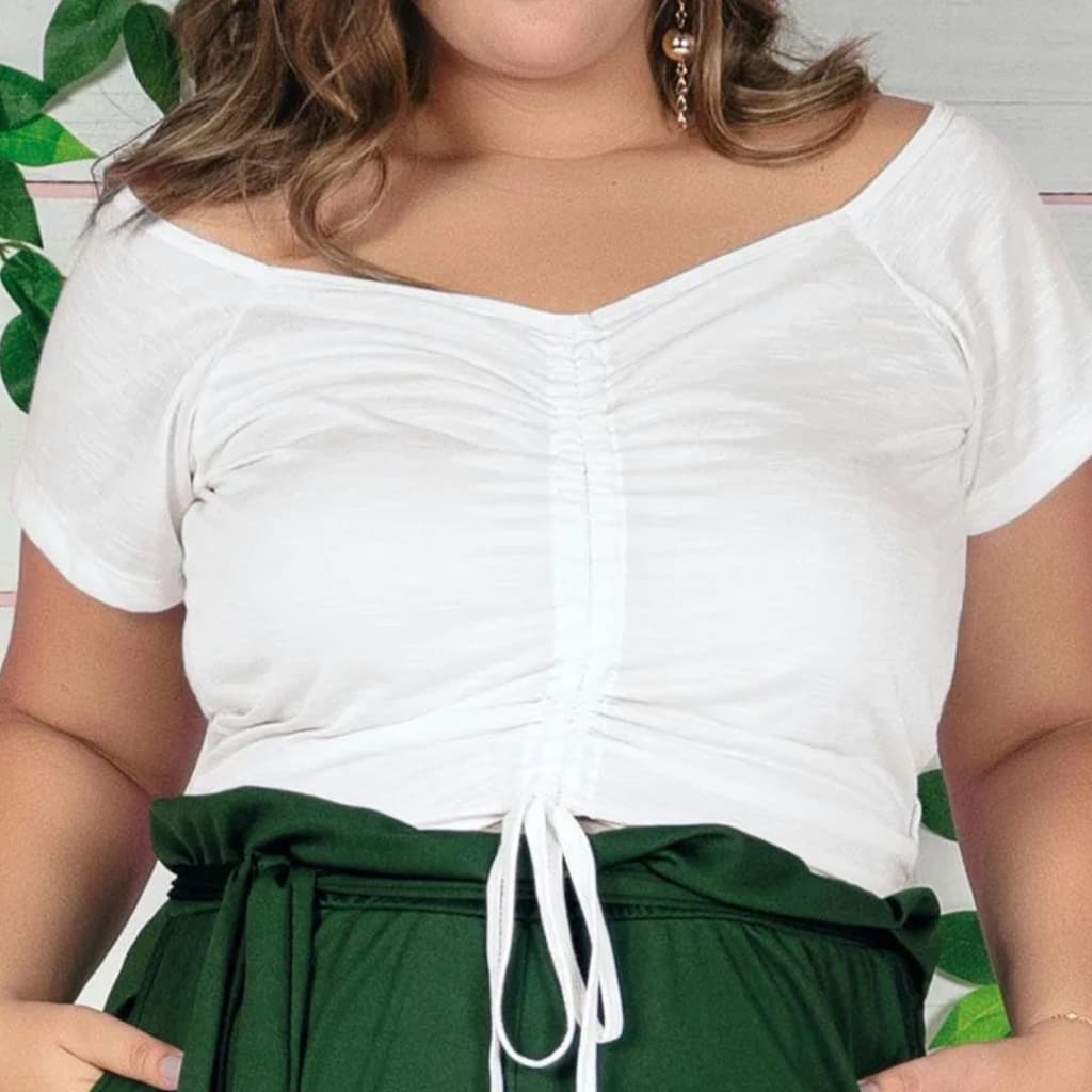 Blusa Cropped Plus Size Cor Branca com Cordão Ajustável na frente Tamanho Único