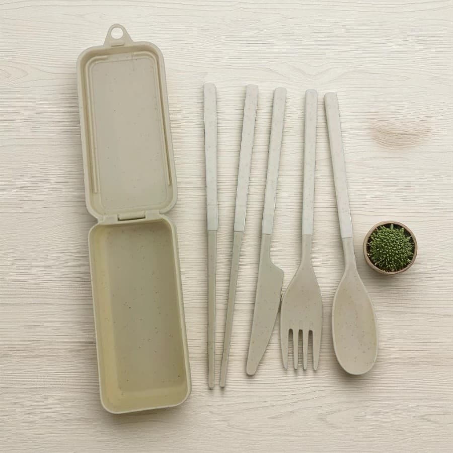 Conjunto de Talheres Biodegradável – Estojo Compacto com Colher Garfo Faca e Par de Hashi