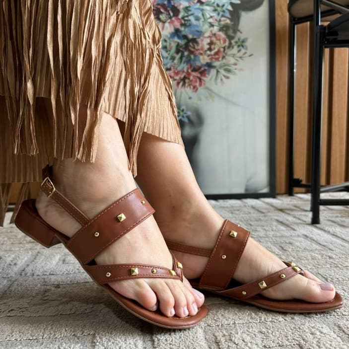 Sandália Feminina Rasteirinha Flatform Enfeite Dourado Tachas Piramides Tendencia Moda confortável