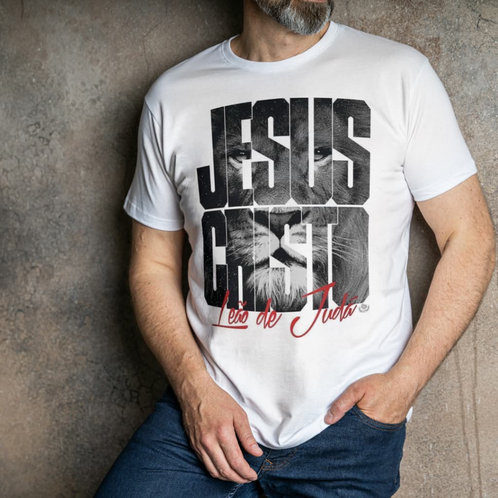 Camiseta Cristã Leão de Judá | 100% Algodão 30.1 Penteado | Estampa DTF Alta Qualidade | Unissex