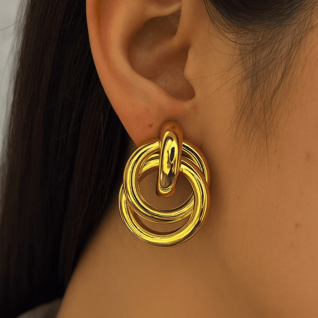 Brinco Argola Entrelaçada Luxo Dourado ou Prata – Com e Sem Brilho