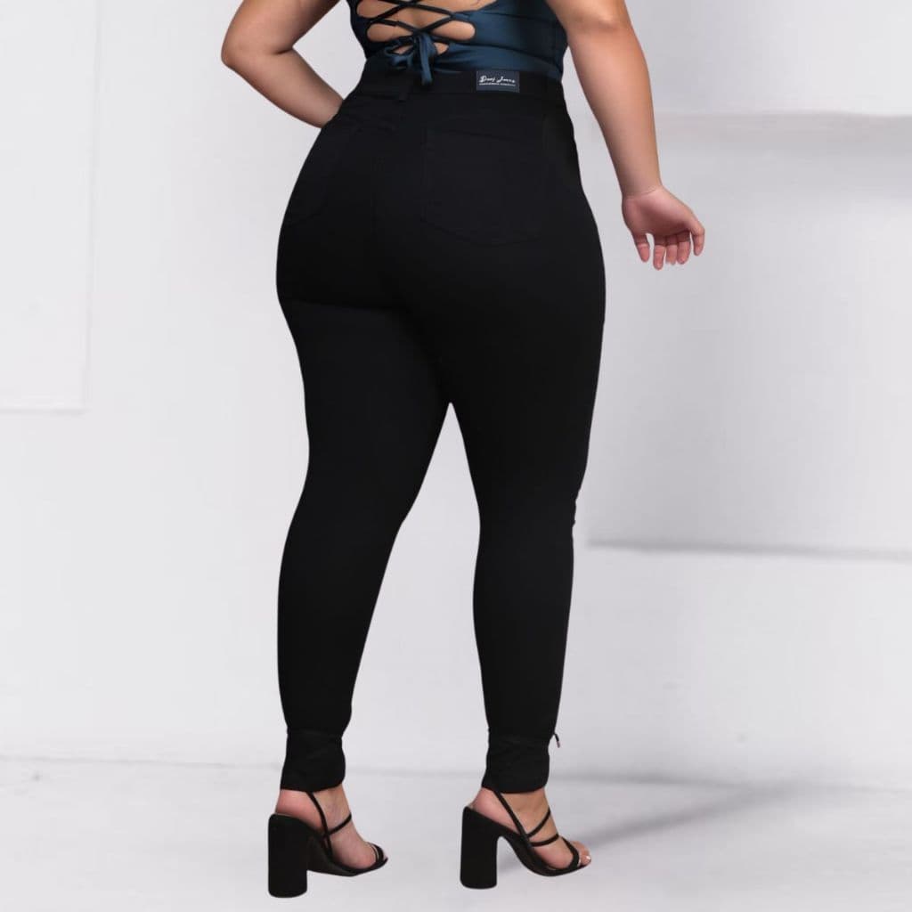 Calça Jeans Skinny Preta Plus Size Cintura Alta Grande Encorpada Empina Bumbum Com Lycra Elastano