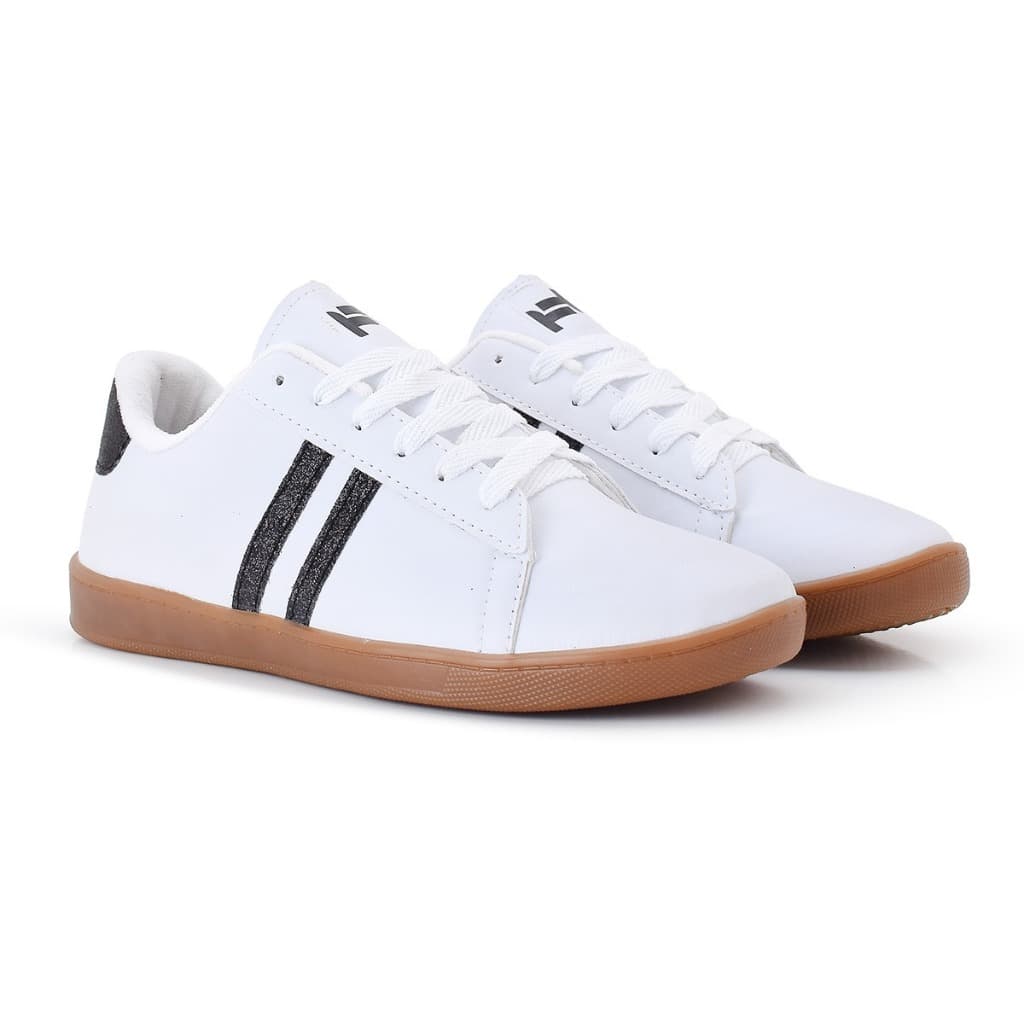 Tênis Casual Branco com Listras Pretas – Conforto e Estilo Versátil