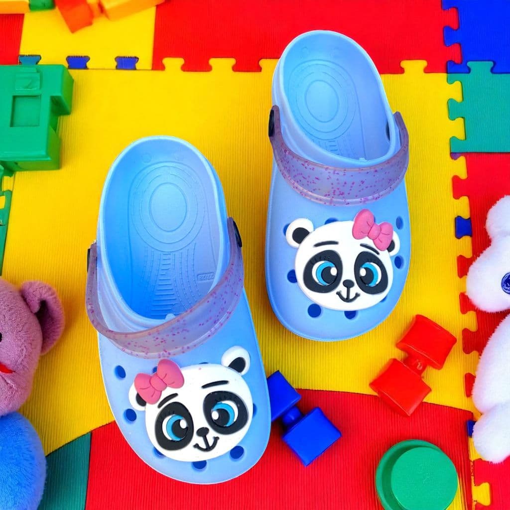 Babuche Infantil Panda Kids estiloso, super leve, resistente, antiderrapante e cheio de conforto e alegria.