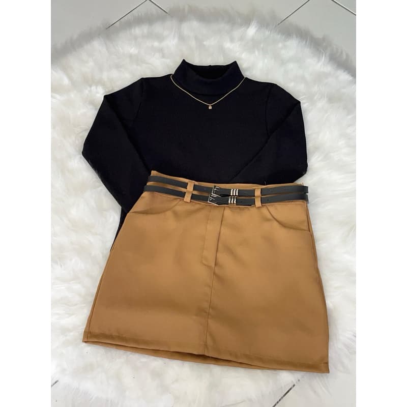 Conjunto: Body manga longa com gola alta-Short saia alfaiataria + 2 cintos de brinde