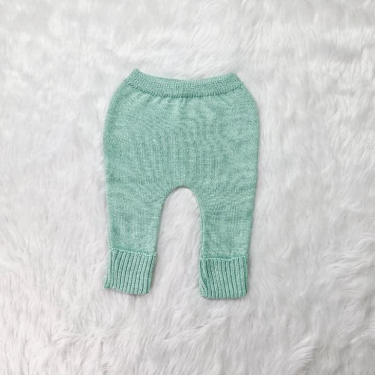 Calça mijãozinho em tricô bebê RN vira pé alta elásticidade