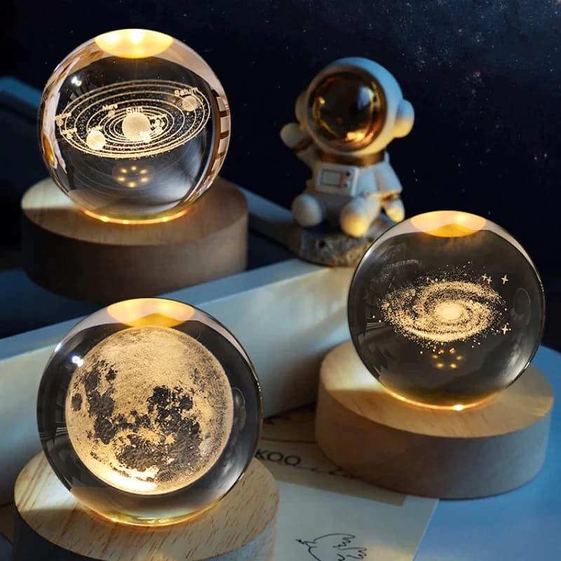 Luminária Abajur 3D Mesa Bola Cristal Bolinha USB Luz Noturno Astronauta Lua Universo Presente