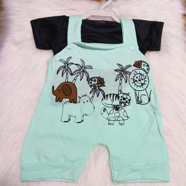 2 a 4 meses - Kit Petit Tetê de Jardineira Masculina Curta em cores Lisas e Blusa Básica Branca Bebê