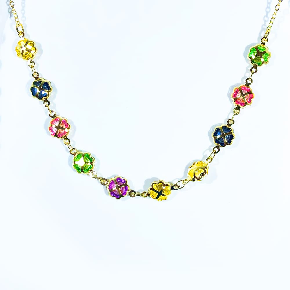 Colar Gargantilha Chocker Dourada Folheada a ouro 18k adornada com Trevos em Pedras Coloridas qualidade superior