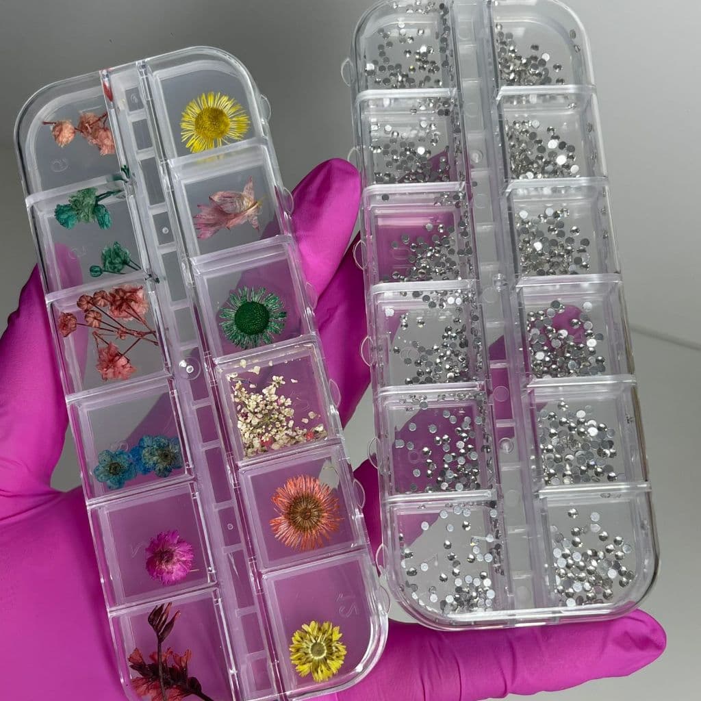 Kit 2 Caixas Estojo Com 12 Madre Perola c/ folha de ouro e 12 strass pequeno Para Decoração De Unhas