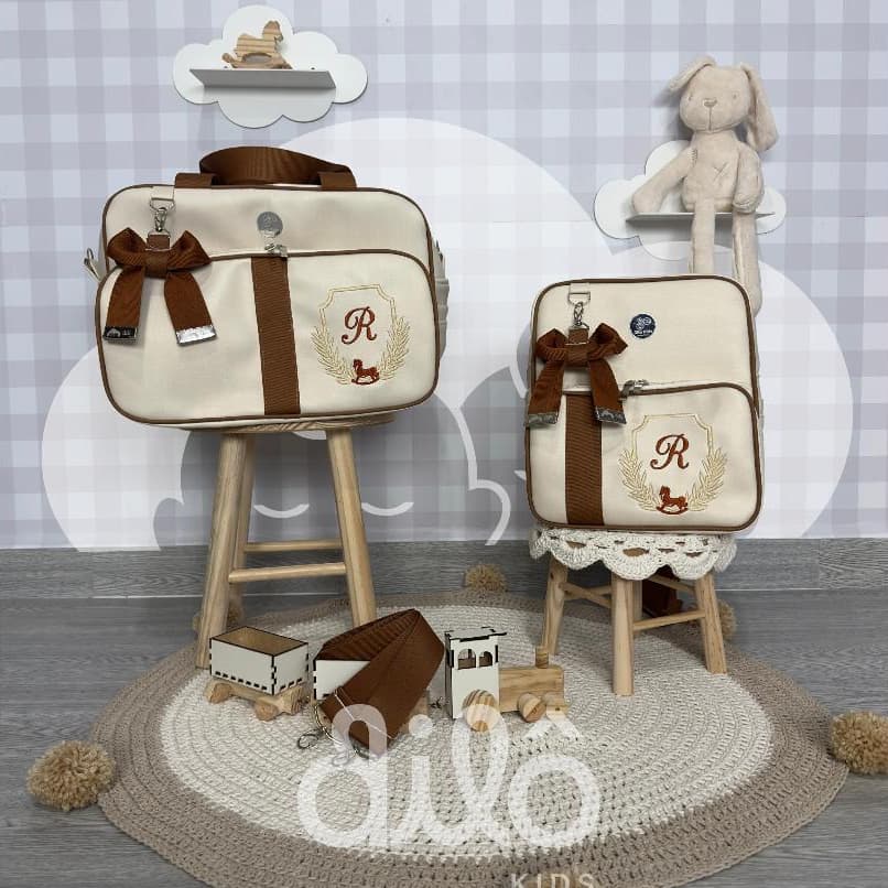 Kit de bolsas maternidade personalizadas brasão cavalinho, coleção requinte. Bolsas luxo Dilô Kids.