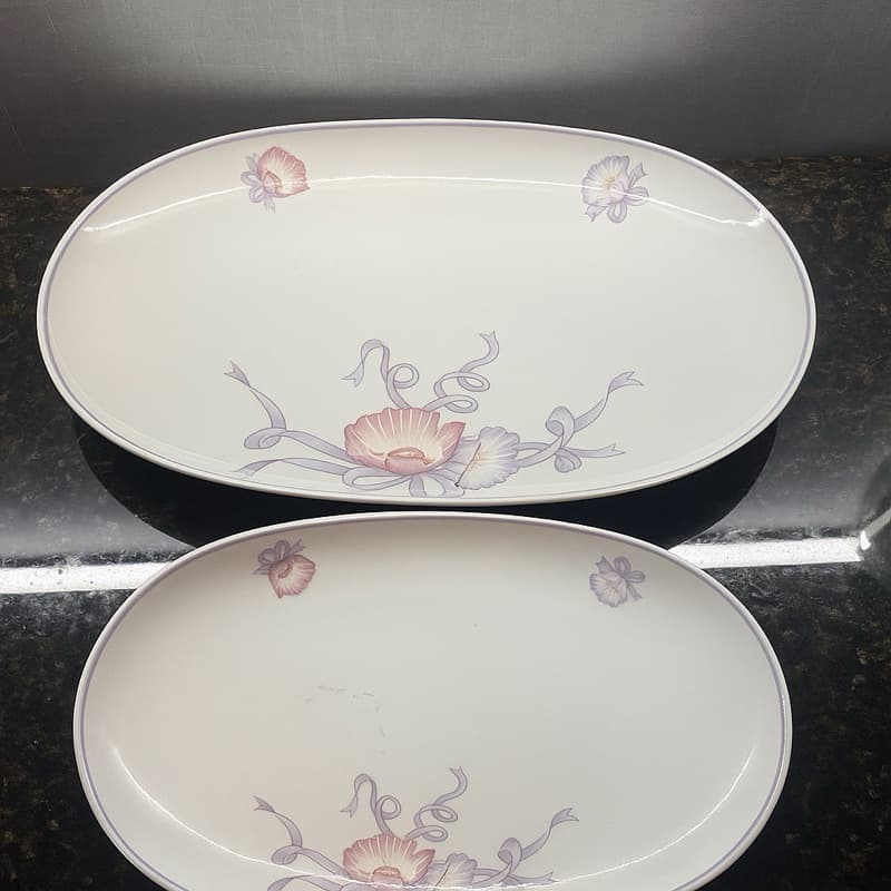 Lote duas travessas em Porcelana branca com cena floral Real Brasil pçs 2.