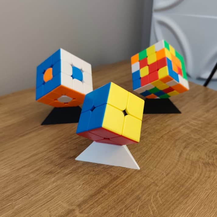 Suporte Expositor para Cubo Mágico – Organize e Valorize sua Coleção