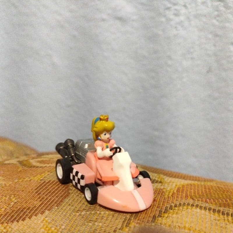 miniatura da Princesa Peach em um kart