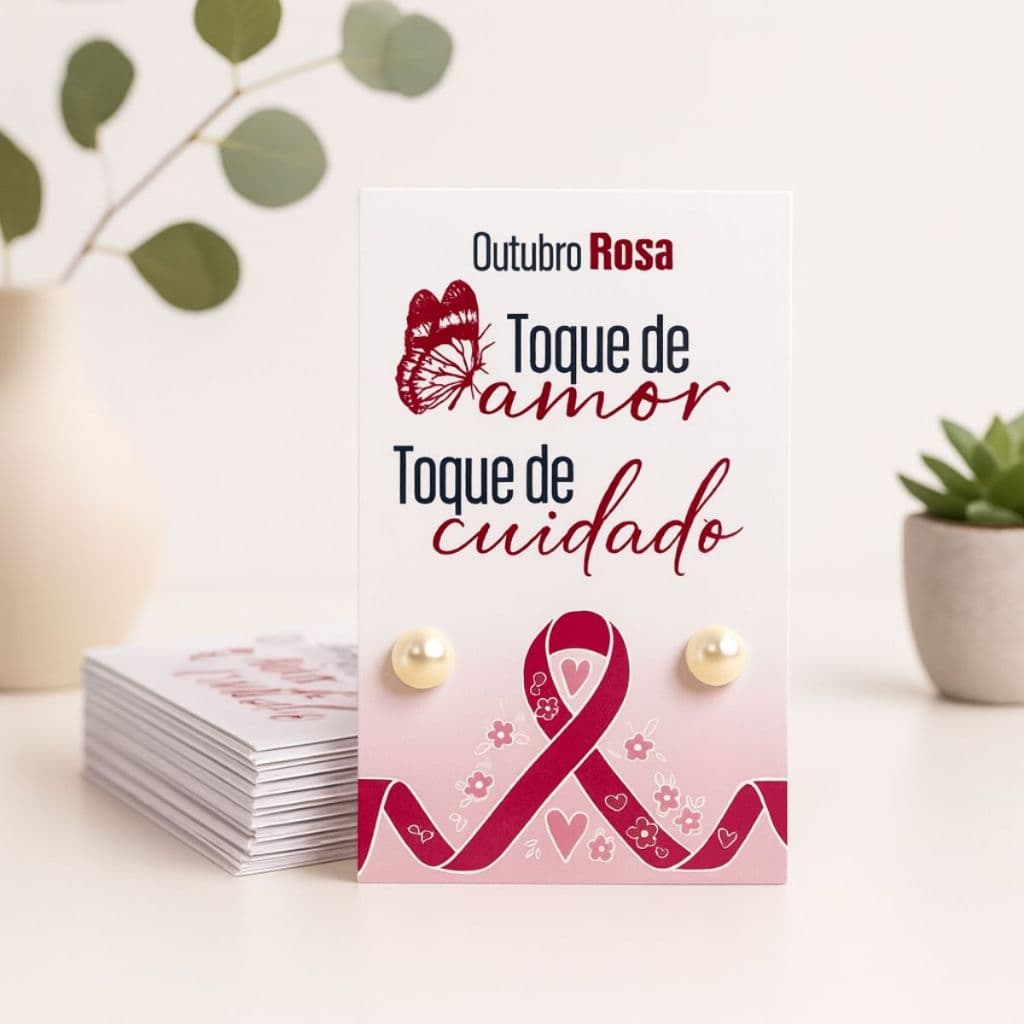 Kit Outubro Rosa Brincos 6mm com Tags "Toque de Amor e Cuidado" – 50 a 200 Unidades