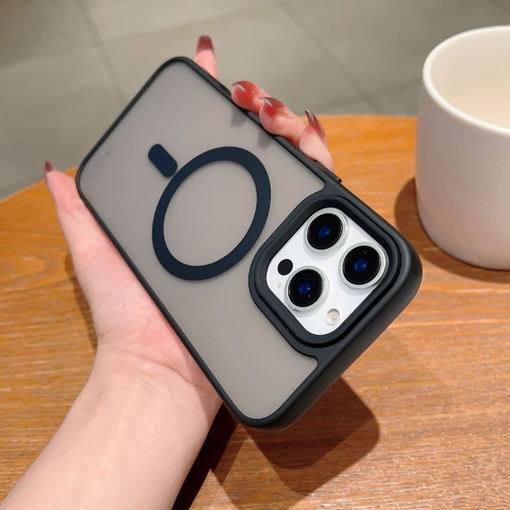 Capa Magnética MagSafe para iPhone13 14 15 16 17 Acrílico Fosco Anti-queda Preta