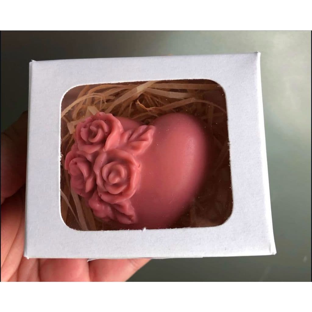 Sabonete Artesanal Perfumado em Formato de Coração com Rosas – Lembrancinha na Caixinha 🌹💖