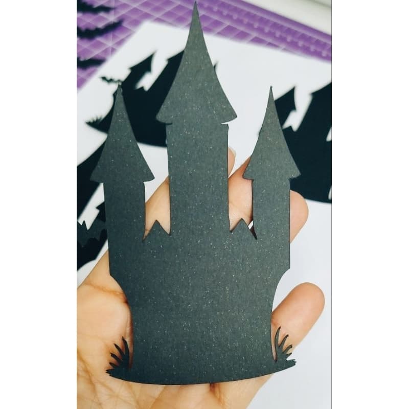 Kit 4 Castelos e 12 mini morcegos, em papel offset 180gr. Perfeito para lembrancinhas e halloween.